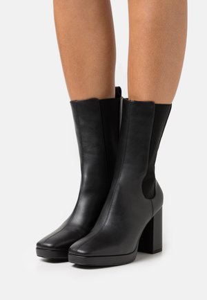 VEGAN STEVIE BOOT - Kotníková obuv na vysokém podpatku - black