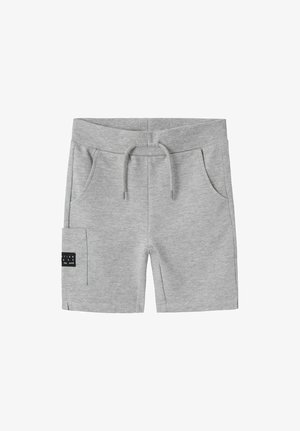 Shorts en coton gris avec une taille élastique, un cordon de serrage, des poches latérales et une poche plaquée. Présente une petite étiquette noire sur le côté.
