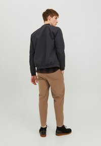 Jack & Jones JJEROY czarny
