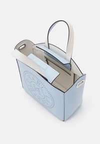 KARL LAGERFELD CIRCLE TOTE PERFORATED - Borsa a mano - arctic blue