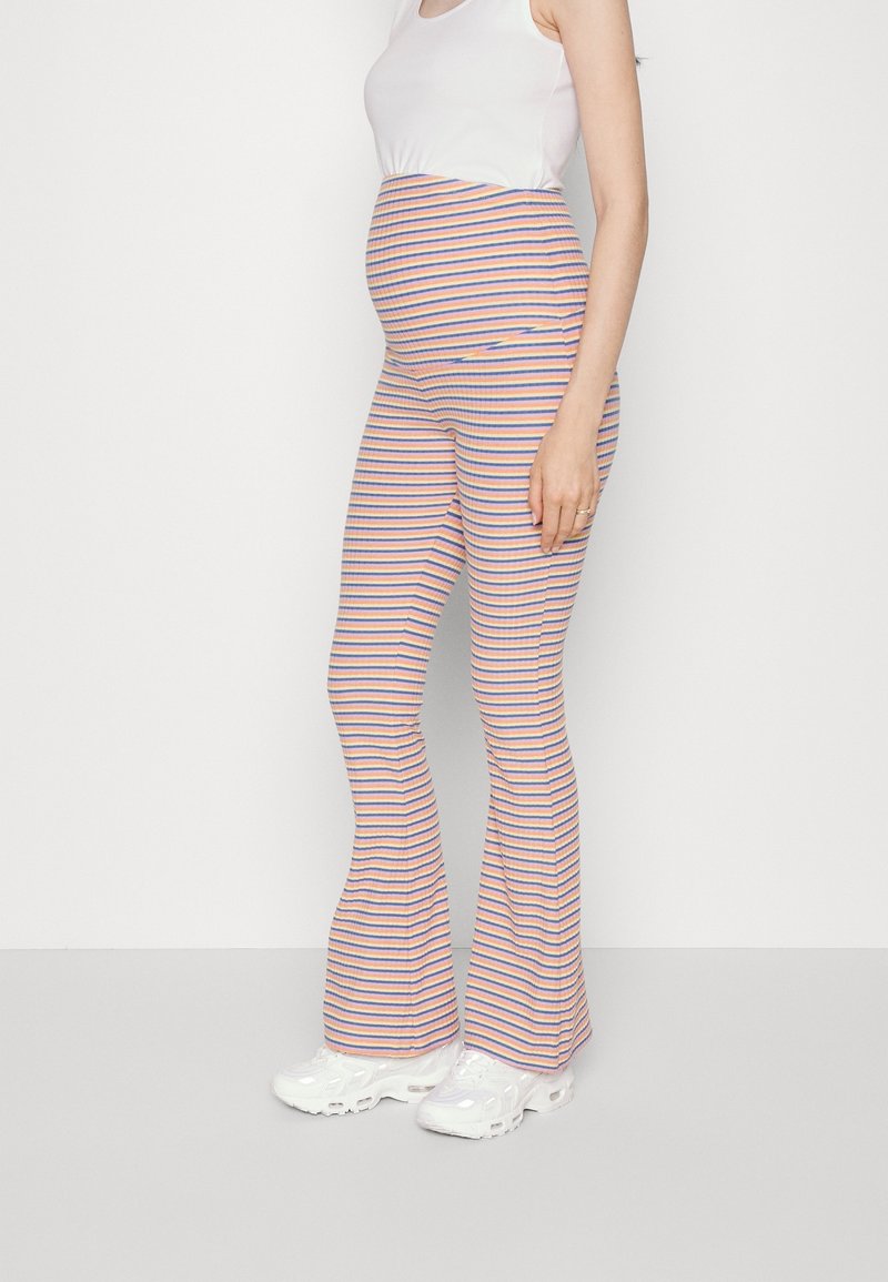 Randiga damleggings med en åtsittande midja, med orange, blå och vita ränder, gjorda av ett mjukt och stretchigt tyg.