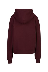 Donkerbordo kaptrui met lange mouwen, geribbelde manchetten en tailleband, gezien van achteren op een witte achtergrond.