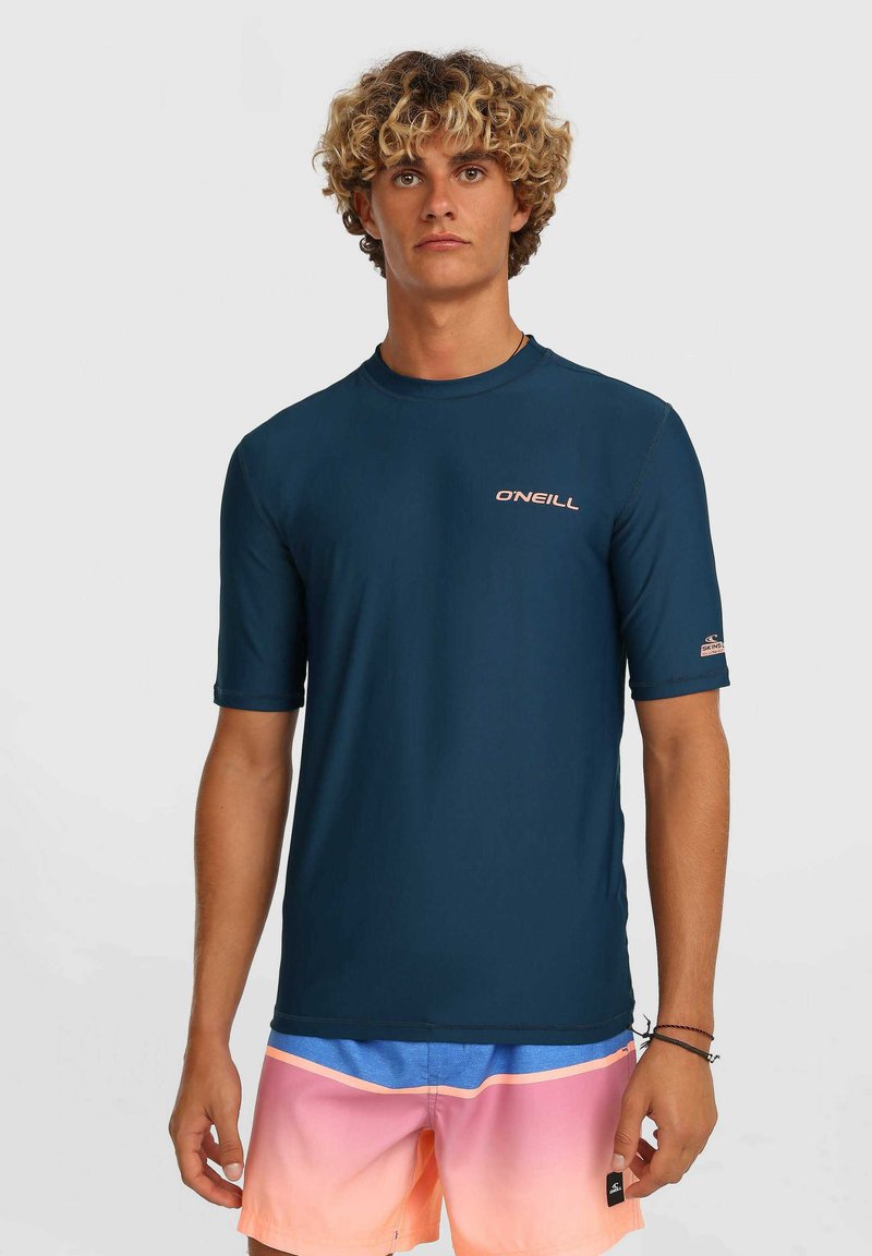 Navy blue short-sleeve rash guard with a round neckline and O'Neill logo in pink on the left chest. Smooth texture, fitted design.