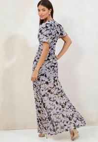 Lipsy REGULAR FIT - PUFF SLEEVE UNDERBUST MAXI - Maksimekko - purple floral