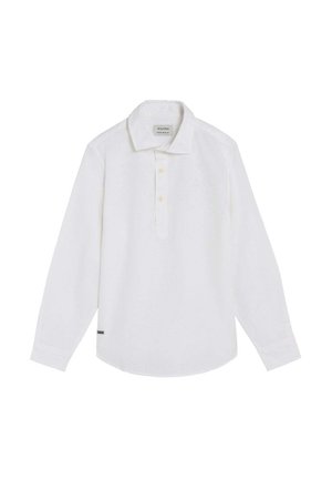 Camisa polo blanca de manga larga con cuello y tres botones en la tapeta, mostrada extendida sobre un fondo blanco.