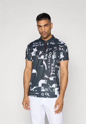 Polo majica v črni barvi z grafičnim vzorcem, ki vključuje bele simbole in črke. Kratki rokavi, zadrga na ovratniku in slim fit zasnova.