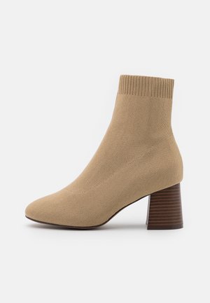 Kotníkové boty - beige