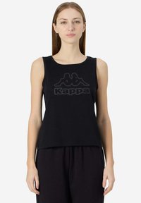 Canotta nera senza maniche in cotone con logo Kappa in una tonalità più scura, collo rotondo e vestibilità morbida.