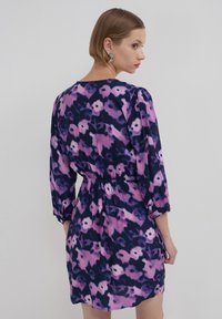 Calliope Robe de jour - une variante