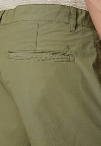 Marc O'Polo MODELL RESO - Shorts - olive