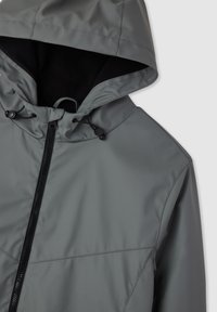 Giacca grigia resistente all'acqua con chiusura a zip, cappuccio regolabile con cordino e morbidissima fodera in pile nera per comfort e isolamento.