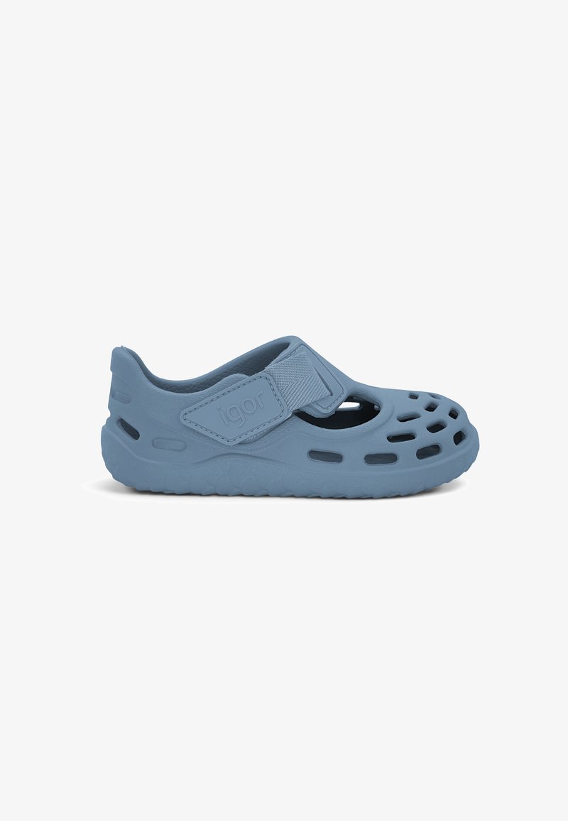 Sandale enfant en caoutchouc légère bleue avec des trous de ventilation, une lanière velcro marquée "igor" et une semelle texturée pour une bonne adhérence.