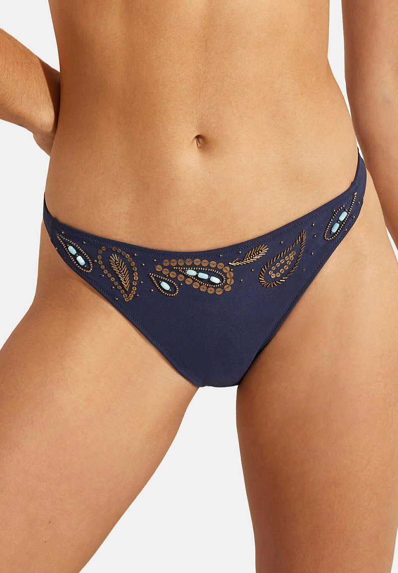 Bas de bikini navy avec des broderies dorées et turquoises intricées, incluant des motifs paisley et feuillus, fabriqué à partir d'un matériau lisse et extensible.