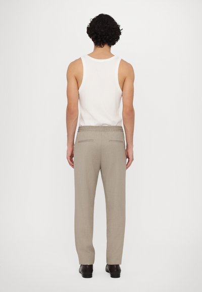 Filippa K TROUSERS - Παντελόνι - sage melange