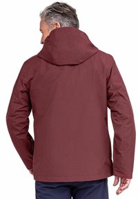 Bordeauxfarbene wasserdichte Jacke mit Kapuze, langen Ärmeln und einer glatten, matten Oberfläche. Sie bietet eine lockere Passform ohne sichtbare Verschlüsse oder Verzierungen.