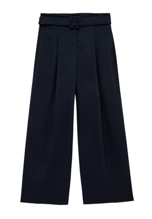 Navyblaue weite Hose mit Falten und passendem Stoffgürtel mit rechteckiger Schnalle in der Taille.