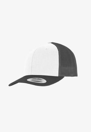 Valkoinen ja harmaa snapback-hattu, jossa on vahvistettu etuosa, verkkokangasta takana ja tasainen lippu. Täydentää logopatch lippahilan alapuolella.