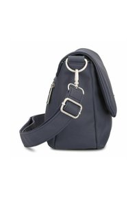 Borsa a spalla in pelle blu navy con pattina, tracolla regolabile e hardware argentato. Forma arrotondata, superficie liscia e design sobrio.