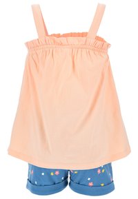 Top senza maniche color pesca con scollo arricciato abbinato a pantaloni corti blu con motivo floreale. Materiale in cotone, vestibilità casual.
