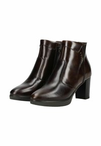 Bottines en cuir marron avec une finition lisse, bout rond, fermetures éclair sur le côté et un talon bloc. Présente des coutures et des accents minimalistes.