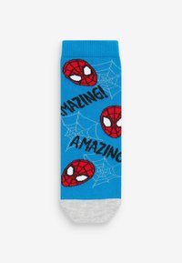 Blauwe sokken met rode Spider-Man-maskers en spinnenwebpatronen, met het woord "AMAZING!" in het zwart gedrukt. Witte teenaccent. Katoenmengsel.