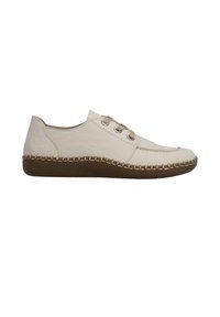 Chaussure à lacets beige clair avec une tige en cuir lisse, une semelle en caoutchouc marron contrastante et des surpiqûres décoratives autour du bord.