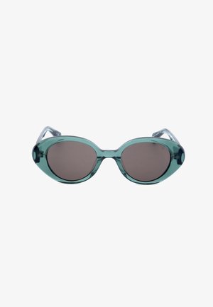 Occhiali da sole di forma ovale con lenti scure e montatura verde traslucida, mostrati frontalmente su uno sfondo bianco.