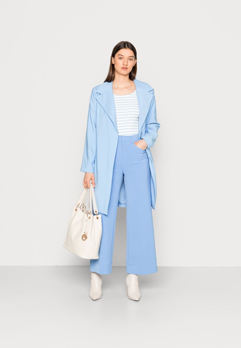 Damen T-Shirts | Selected Femme SLFANNA U NECK T-Shirt print cashmere blue/snow white/hellblau - WF79070 Damen T-Shirts | Selected Femme SLFANNA U NECK T-Shirt print cashmere blue/snow white/hellblau - WF79070