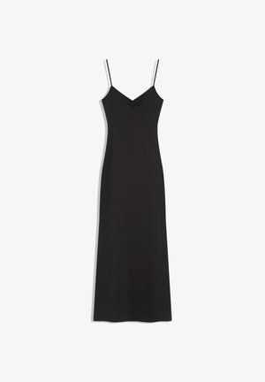 Černé maxi šaty bez rukávů s tenkými ramínky a mírným shybáním u prostředního předního výstřihu, položeny na bílém pozadí.