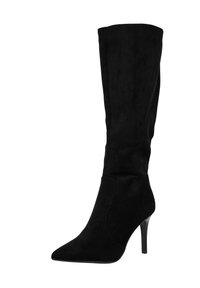 Bota de ante negra hasta la rodilla con punta afilada y tacón de aguja. Textura suave con detalles de costura a lo largo de los lados.