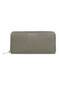 Portafoglio in pelle grigia con superficie texturizzata, chiusura con zip e logo "BOGNER" in argento sulla parte anteriore. Forma rettangolare compatta.
