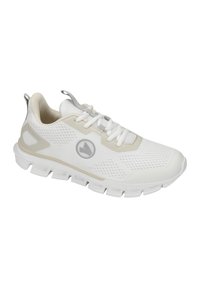 Weiße Sportschuhe aus Mesh-Gewebe mit strukturiertem Design, abgerundetem Zehenbereich, weißen Schnürsenkeln und einer gepolsterten Sohle mit Akzenten.