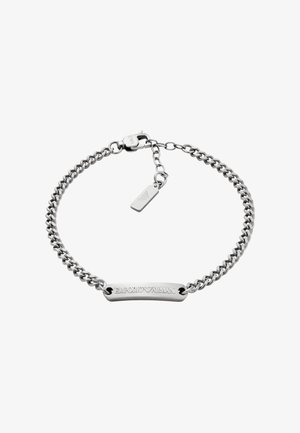Zilveren kettingarmband met een vlakke staaf gegraveerd met "EMPORIO ARMANI," voorzien van een karabijnslot en verlengchain voor een verstelbare pasvorm.