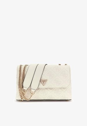 Borsa a spalla bianca sintetica trapuntata con tracolla in catena dorata, dotata di una piastra con logo e due tracolle regolabili. Forma rettangolare con chiusura a pattina.