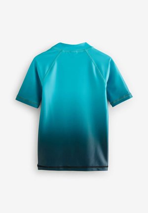 Korte mouwen top in een verloop van aqua naar marineblauw, gemaakt van zachte, lichte stof. Heeft een ronde halslijn en platte naden.