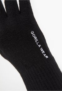 Zwarte gebreide handschoen met een gestructureerd oppervlak, voorzien van het witte "GORILLA WEAR" logo geborduurd op het polsgebied.