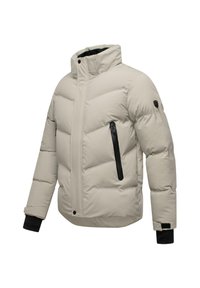 Giacca puffer beige con colletto alto, ampie sezioni trapuntate orizzontali, tasca con zip nera sul petto e polsini elasticizzati. Texture liscia.