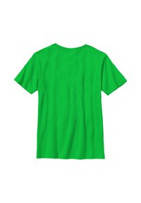 Camiseta verde de manga corta hecha de algodón. Presenta un cuello redondo y una textura suave sin patrones o acentos visibles.