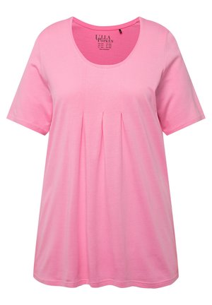 T-shirt rosa a maniche corte realizzato in morbido cotone. Presenta un collo a barchetta e dettagli plissettati sulla parte anteriore, offrendo una vestibilità comoda.