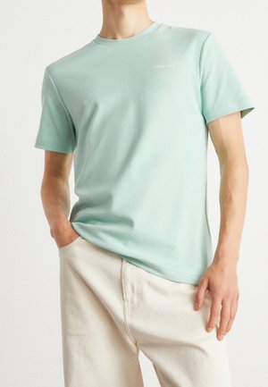 Basic T-shirt - light green