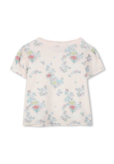 Chemise à manches courtes de couleur rose pâle avec un imprimé floral en bleu, jaune et rouge, dotée de détails légèrement froncés aux épaules et d'un col festonné.