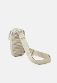 Nike Sportswear ESSENTIALS CROSSBODY UNISEX - Mala a tiracolo - off-white
