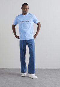 The Kooples MC - Marškinėliai su spaudiniu - steel blue
