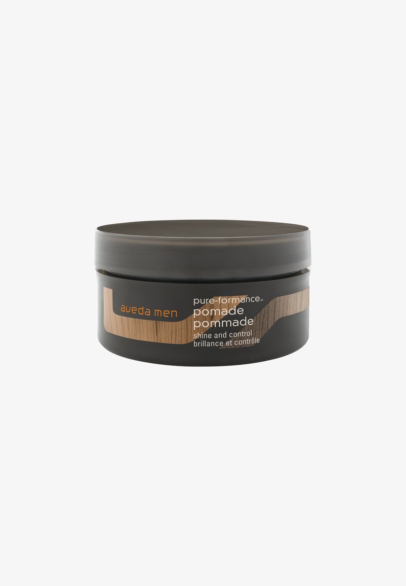 Schwarzer runder Behälter mit einem Holzakzentetikett, das "Aveda Men Pure-Formance Pomade" zeigt. Glatte Textur, Kunststoffmaterial.