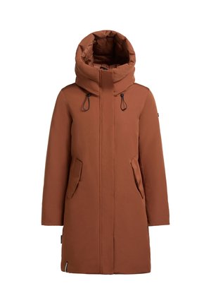 Cappotto isolato marrone con colletto alto e grande cappuccio. Presenta tasche frontali e una silhouette dritta. Tessuto liscio e dettagli minimi.