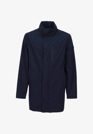 Granatowy wodoodporny płaszcz z wysokim kołnierzem, długimi rękawami i kieszenią na suwak na piersi; posiada ukryte kieszenie boczne i gładką fakturę tkaniny.