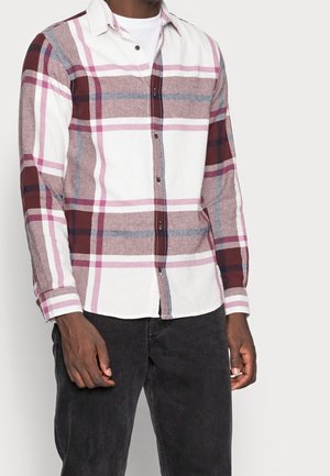 Herren Langarmhemd mit Karomuster in weiß, burgunderrot und grau. Verfügt über ein mehrfarbiges Karomuster, einen Button-Down-Kragen und eine Vorderleiste.