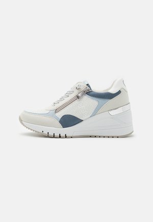 - Sneakersy niskie