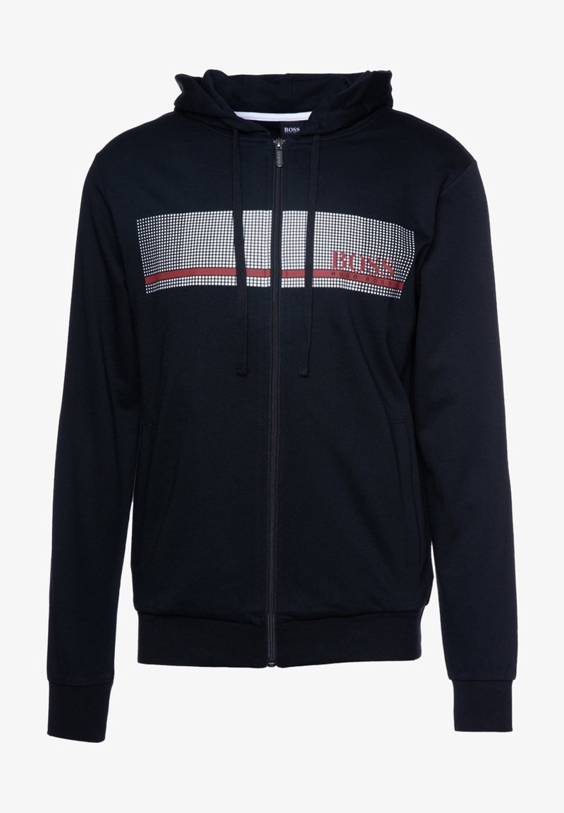 Sweat à capuche noir zippé avec une bande horizontale blanche à pois et une ligne rouge sur la poitrine, avec le logo "BOSS Hugo Boss" sur le côté droit.