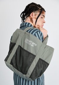 TOUR PACKABLE TRAVEL BAG UNISEX - Kandekott - smoke green